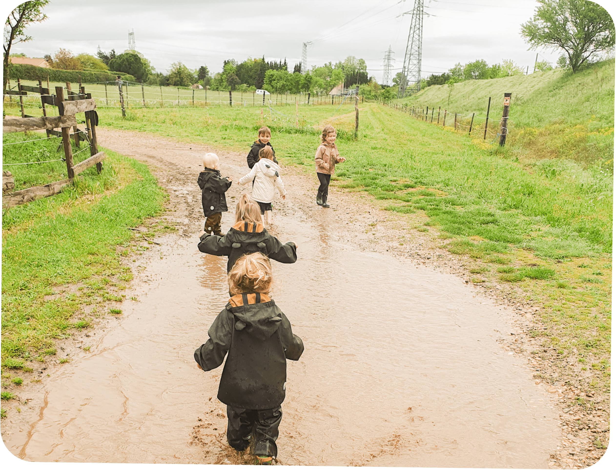 les enfants de la micro-crèche proche de la nature